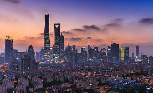 上海繁华的浦东新区日落夜景图片