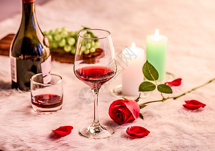 浪漫气氛玫瑰红酒高脚杯背景