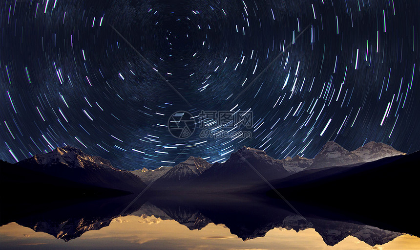 山峰星轨背景图片