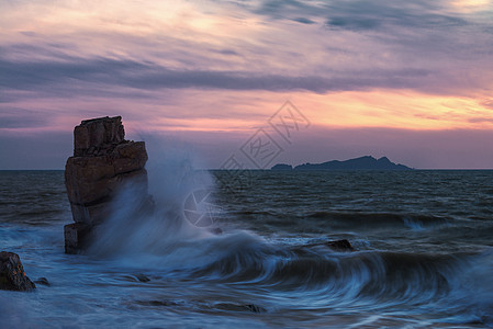 沙滩海浪海面上的狂风巨浪背景