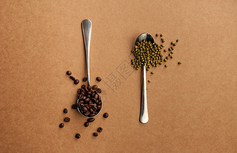 咖啡豆和餐具图片