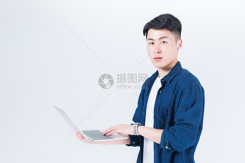 男性互联网移动办公图片