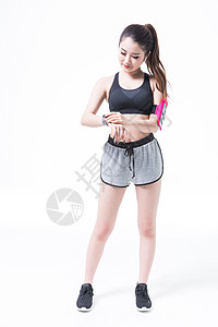 叶海亚遭对手飞身撞击头部，吉达联合后卫朱莱丹直红下场！