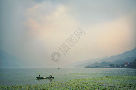 尼泊尔博卡拉费瓦湖背景图片