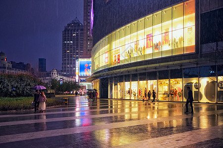 雨天倒影购物中心门口雨景背景