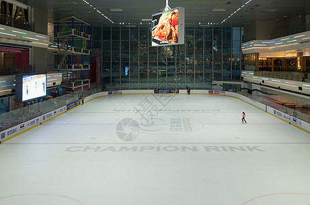 商场里的滑冰场背景图片