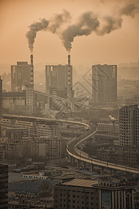 建筑烟雾下的现代城市大连背景