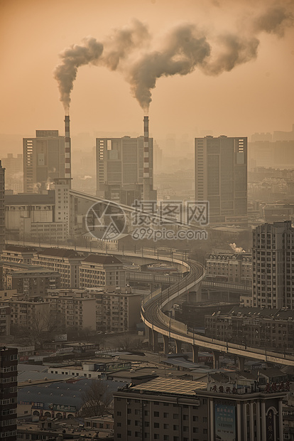 烟雾下的现代城市大连图片