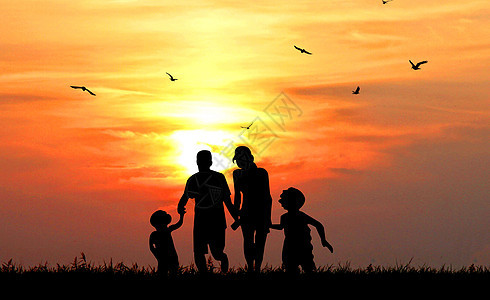 夕阳下的一家人家庭高清图片素材