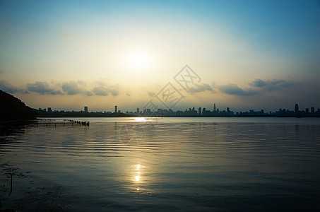 夕阳下的武汉东湖图片