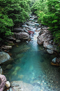 官门山神农架春天的溪流背景