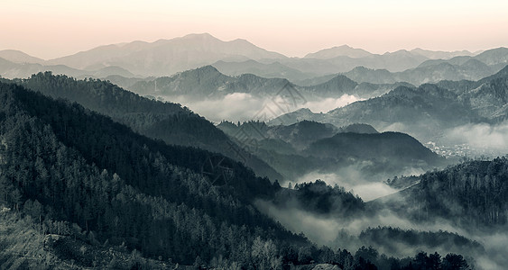 清晨的山间风光背景