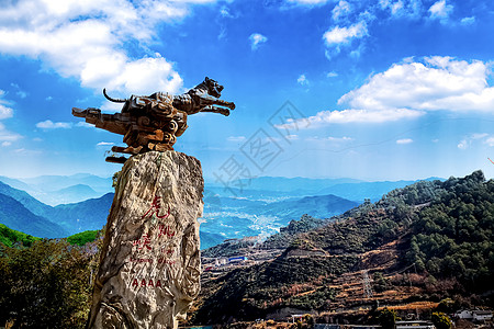 虎跳峡白云水弹枪高清图片