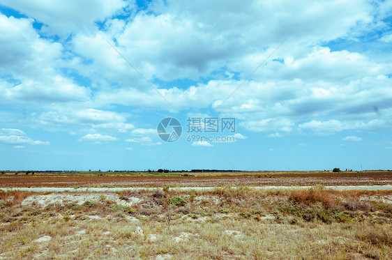 新疆戈壁蓝天白云图片
