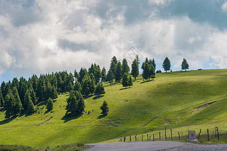 七彩线条新疆天山牧场美景背景