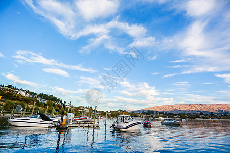 蓝天白云湖新西兰海边风光背景