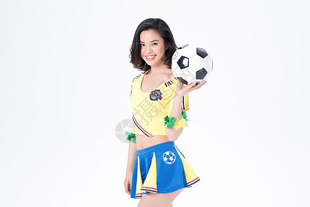 本·怀特禁区与普罗沃德对脚，主裁第一时间判点，回看后点球取消