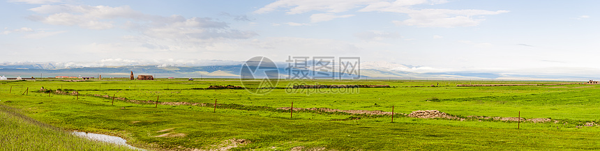 新疆天山牧场全景图图片