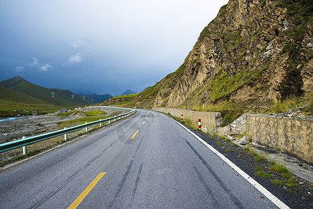 盘山路风景新疆天山独库公路背景