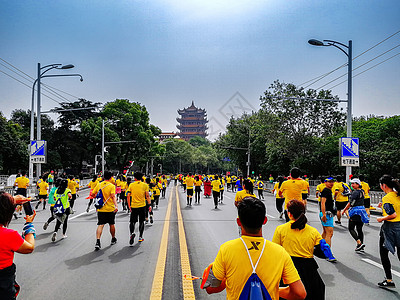 跑步城市武汉马拉松记录背景