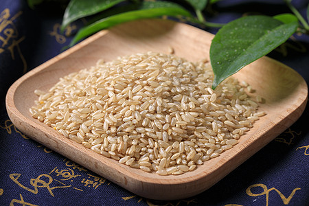 纯净的糙米背景图片