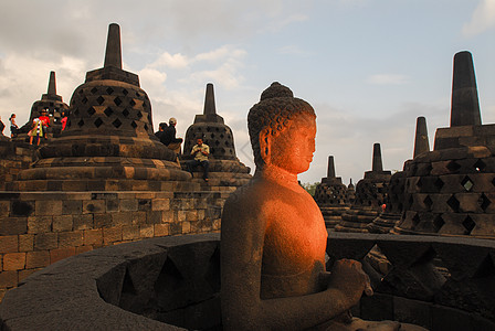 印尼爪哇岛上的婆罗浮屠佛塔图片