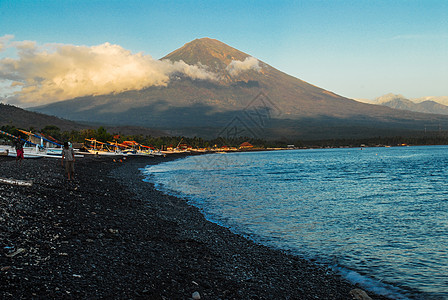 巴厘岛风景印尼巴厘岛上的阿贡火山背景