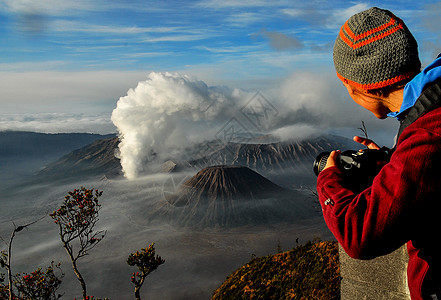印尼东爪哇岛上的布罗莫活火山背景