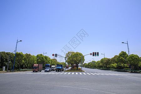 城市道路红灯路口高清图片