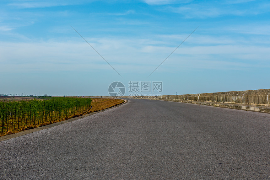 一马平川的公路图片