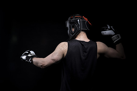 健康男性戴着拳击手套和护具的运动男性背景