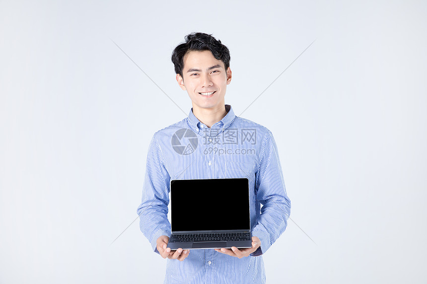 青年男性电脑展示图片