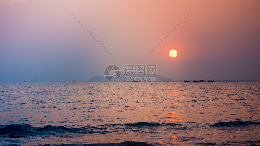 海南三亚湾日落图片