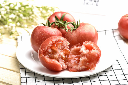瓜果蔬菜新鲜掰开的西红柿背景