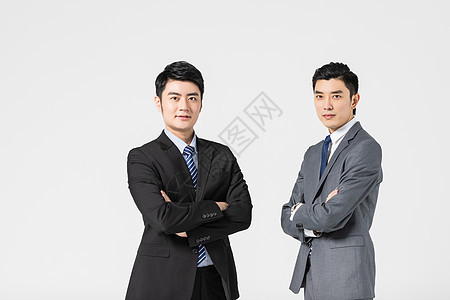 两个商务男性抱胸背景图片