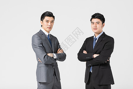 两个商务男性抱胸背景图片