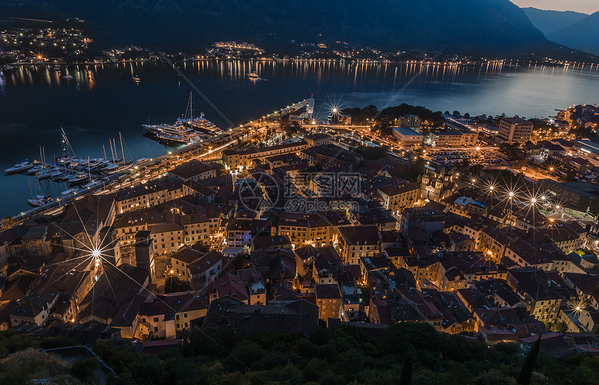 欧洲黑山共和国旅游名城科托尔夜景图片