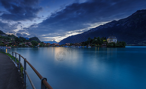 瑞士夜景瑞士因特拉肯湖夜景风光背景