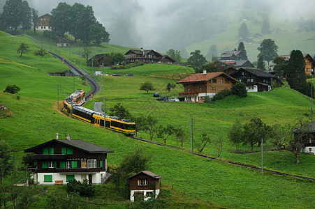 瑞士阿尔卑斯山区观光小火车背景图片