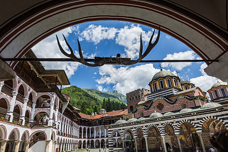 保加利亚著名的里拉修道院背景