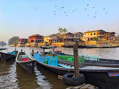 缅甸著名旅游景点茵莱湖风光图片