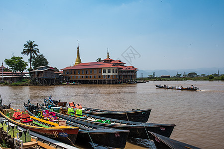 缅甸茵莱湖上的水上寺庙旅游目的地高清图片素材