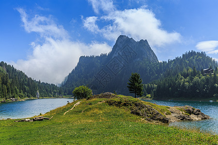 瑞士高山湖泊图片