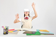 女高中形象虚拟现实动作图片