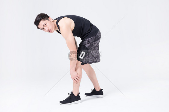 运动健身男性小腿疼图片