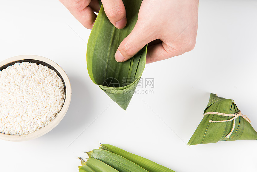 端午节包粽子图片