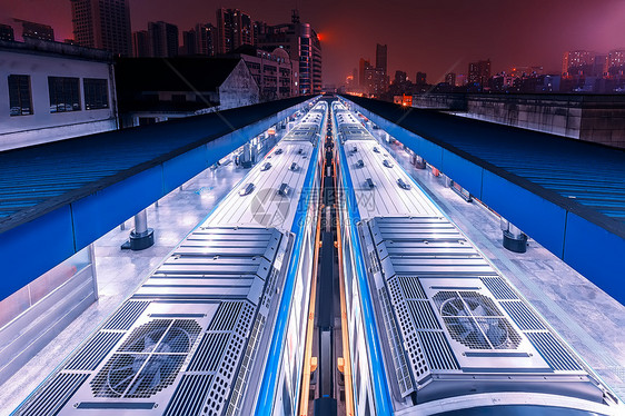 城市轨道交通夜景图片