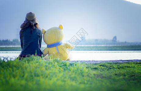 美女海报女孩看远方背影背景