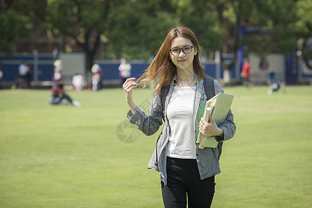 青春洋溢的女大学生背景