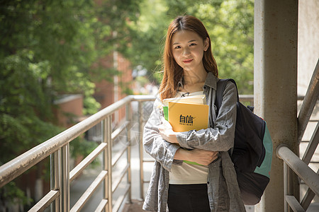 青春洋溢的女大学生背景